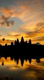 アンコール・ワットの夜明け アンコール・ワットの夜明け アンコールワット,アンコール・ワット,カンボジアの写真素材