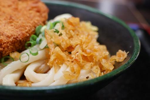 さぬきうどん店のメンチカツぶっかけ冷や さぬきうどん店のメンチカツぶっかけ冷や さぬきうどん,うどん,メンチカツの写真素材