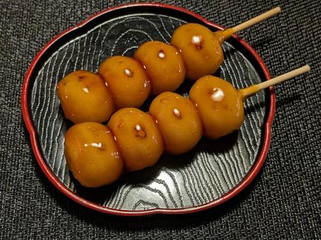 立冬の日の3時のおやつのみたらし団子 餅菓子,和菓子,竹串の写真素材