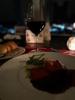 メインディッシュ ワイン,フルコース,ディナーの写真素材