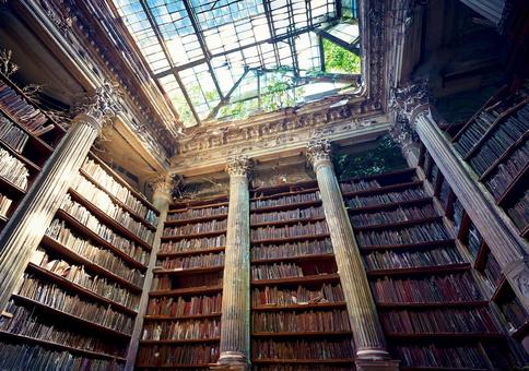 崩壊ガラス天井の古代図書館 崩壊ガラス天井の古代図書館の写真
