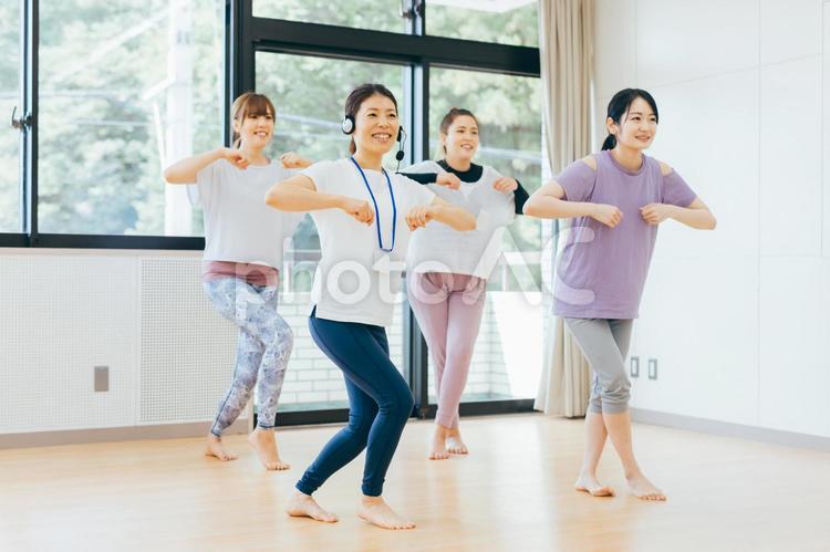 スポーツジム・ダンス・エアロビ・ダイエット ダンス,エアロビ,スポーツジムの写真素材