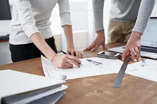 Designer having a meeting in the office, deficiência de design, japonês, homem, JPG