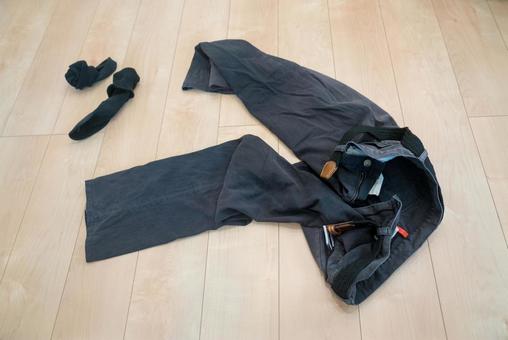 脱ぎ捨てられた靴下とジーパン 脱ぎ捨てられた靴下とジーパン 脱ぎ散らかす,脱ぎ捨てる,使用済みの写真素材