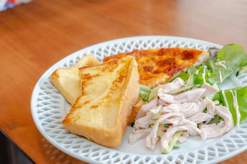 洋風朝食プレート 洋風朝食プレート フレンチトースト,サラダチキン,朝食の写真素材