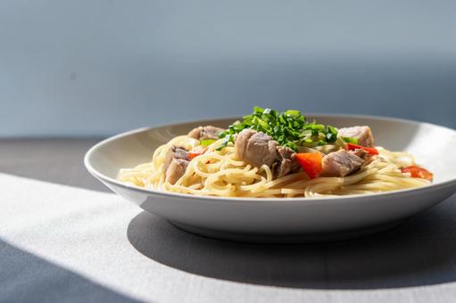 パスタ(ゆで豚) パスタ(ゆで豚) パスタ,スパゲッティ,和風パスタの写真素材