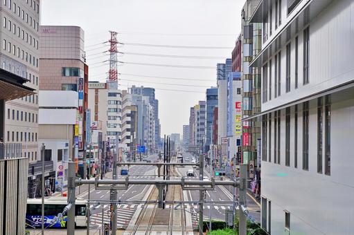 路面電車の線路が伸びる宇都宮駅東の風景 路面電車の線路が伸びる宇都宮駅東の風景 線路,路面電車,レールの写真素材