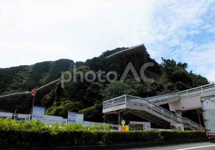 法面防災対策工事の看板が見える国道一号線 工事,防災,防災対策の写真素材