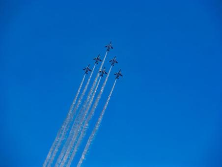 ブルーインパルスの写真