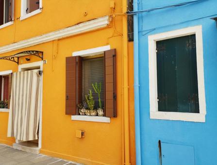 街並み ブラーノ島,アパート,ポップの写真素材