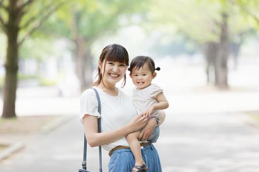 母親 育児 母親 育児 公園,女性,人物の写真素材