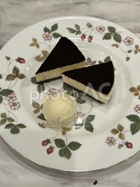 ティラミスとアイスクリーム ティラミス,ケーキ,チーズケーキの写真素材