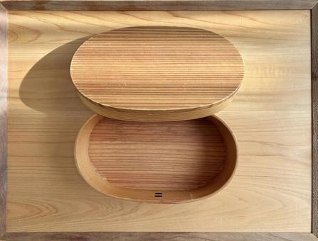 木のトレーに曲げわっぱ弁当箱 曲げわっぱ,弁当箱,空のお弁当箱の写真素材