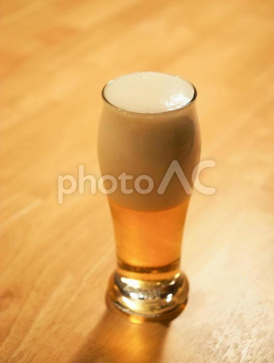 グラスに注がれた美味しそうなビール ビール,お酒,生ビールの写真素材
