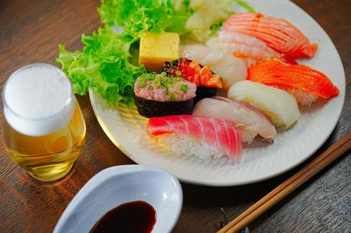 ビールと握りずし ビールと握りずし 食事,食卓,ビールの写真素材