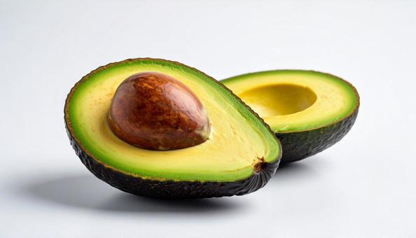 白い背景にカットされたアボカドの写真