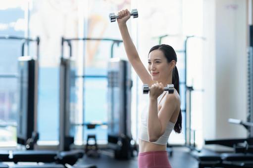 スポーツジムでトレーニングをする若い男女 スポーツジム,フィットネス,ダイエットの写真素材