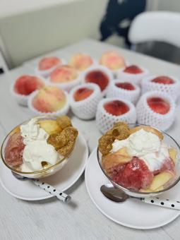 自家製桃パフェ 自家製桃パフェの写真