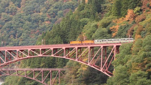 黒部峡谷に秋を訪ねての写真