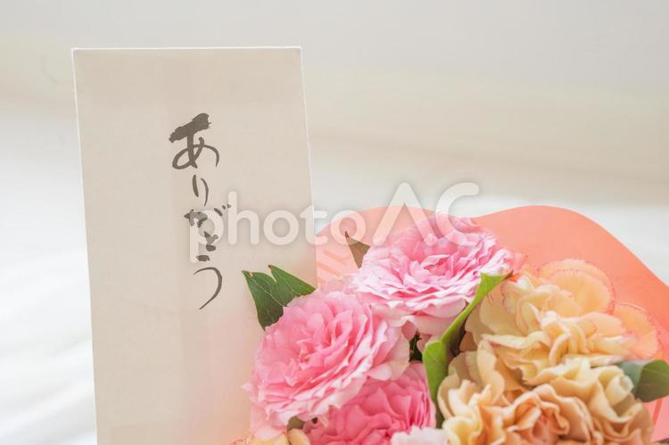 感謝　ありがとうのメッセージと花束 花束,ありがとう,母の日の写真素材