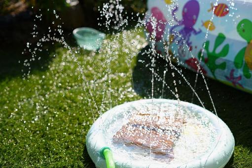 プールの噴水 プールの噴水の写真