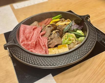 牛すき鍋 牛肉,すき鍋,野菜の写真素材