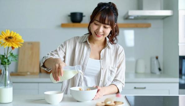 健康的で美しい女性の朝食風景 健康的で美しい女性の朝食風景の写真
