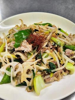 野菜炒め(横から) 野菜炒め(横から) 野菜炒め,野菜,赤唐辛子の写真素材