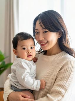 赤ちゃんを抱っこするお母さん 赤ちゃんを抱っこするお母さんの写真