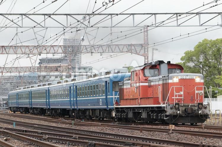 国鉄型ディーゼル機関車が引く客車列車 鉄道,電車,汽車の写真素材