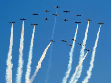 軽飛行機による編隊飛行 編隊飛行,フォーメーション,プロペラ機の写真素材