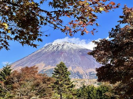 紅葉と富士山 富士山,紅葉,もみじの写真素材
