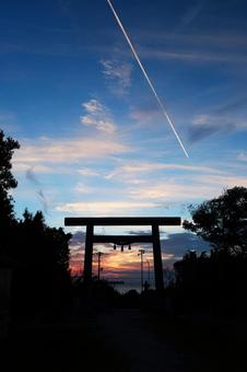 あの日の神社 あの日の神社 神社,鳥居,夕焼けの写真素材