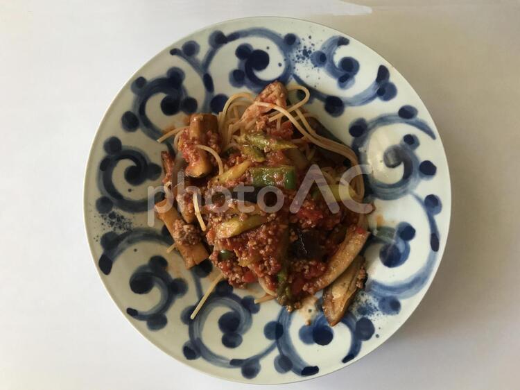 ナスとトマトとひき肉のパスタ、スパゲッティ スパゲティ,パスタ,スパゲティーの写真素材