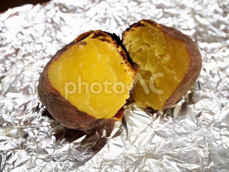 ミニ焼き芋／紅はるか 焼き芋,焼きいも,さつまいもの写真素材