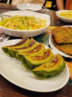 ベジタリアン餃子背景あり ベジタリアン餃子背景あり 翡翠餃子,中華料理,ギョウザの写真素材