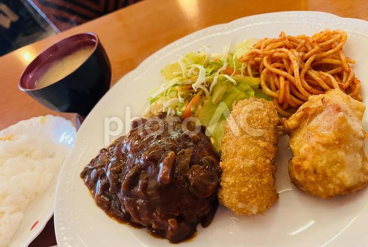 ハンバーグ定食 定食,ランチ,昼食の写真素材