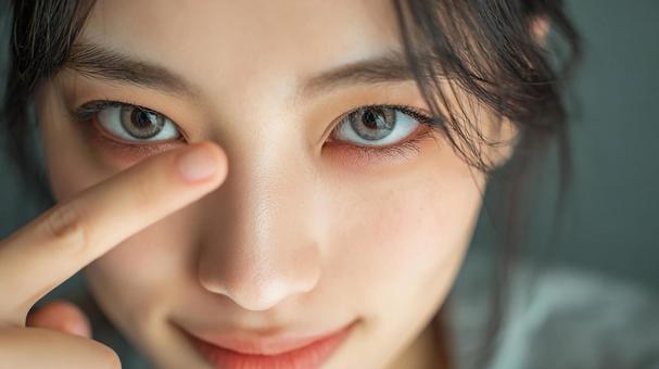 美しい瞳を持つ女性のクローズアップ 美しい瞳を持つ女性のクローズアップの写真