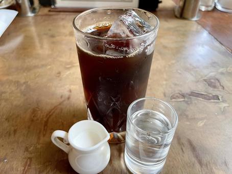 喫茶店で涼む 喫茶店で涼む 冷たい,ドリンク,コーヒーの写真素材