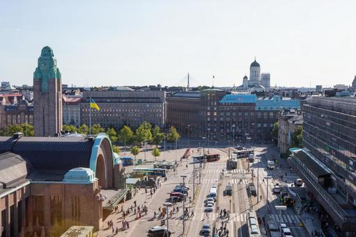 ヘルシンキ中央駅とヘルシンキ大聖堂 ヘルシンキ中央駅とヘルシンキ大聖堂の写真