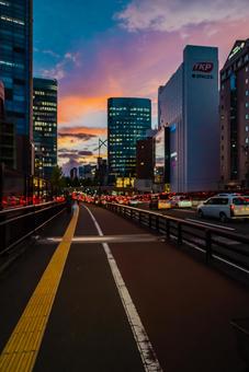 【宮城】仙台駅の周辺 夕日 【宮城】仙台駅の周辺 夕日 仙台駅,宮城,夕日の写真素材