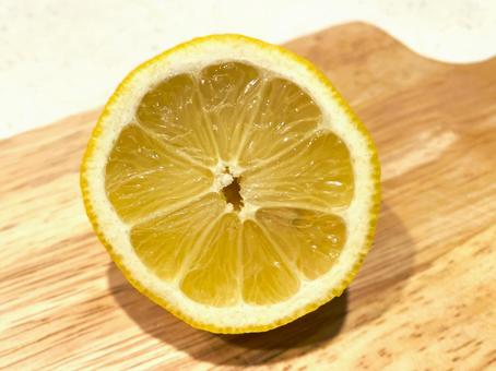 生レモンを半分に切った断面１４ レモン,断面,半分の写真素材