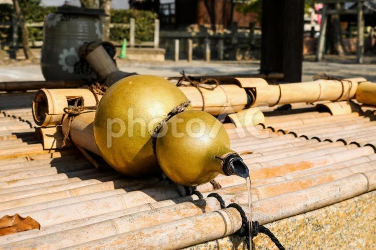 京都の豊國神社の手水場 風景,景色,手水場の写真素材