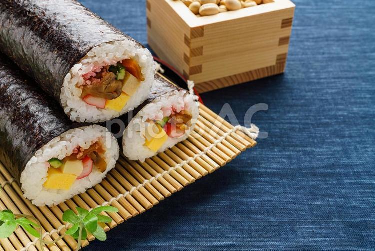 節分 巻き寿司と豆 節分,節句,巻き寿司の写真素材