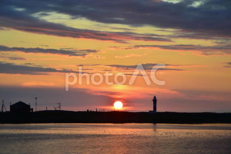 夕陽と海 オレンジの夕陽,オレンジの夕日,自然の写真素材