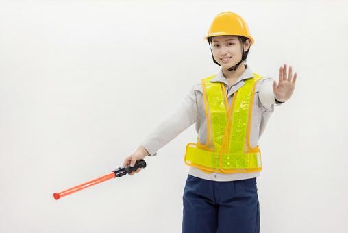 誘導する反射ベストを着た警備員 誘導する反射ベストを着た警備員 女性,人物,ビジネスウーマンの写真素材