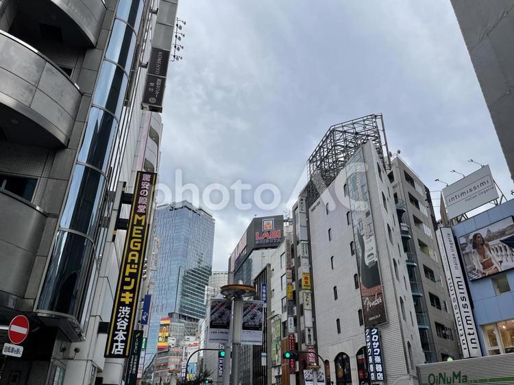 若者の街！渋谷の街並み 渋谷駅,若者,人気の写真素材