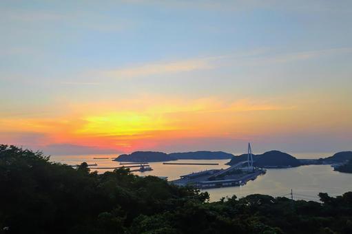 【島根県】ゆうひパーク浜田から見える夕景 【島根県】ゆうひパーク浜田から見える夕景 浜田,浜田マリン大橋,マリン大橋の写真素材