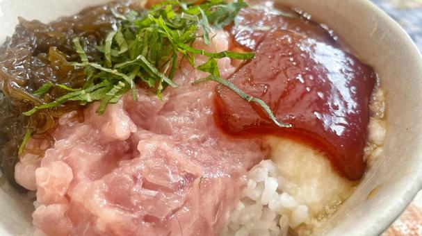 鉄火丼 鉄火丼 鉄火丼,食事,食べものの写真素材