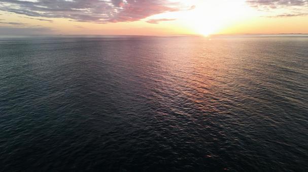 夕陽002 夕陽002 海,波,波紋の写真素材